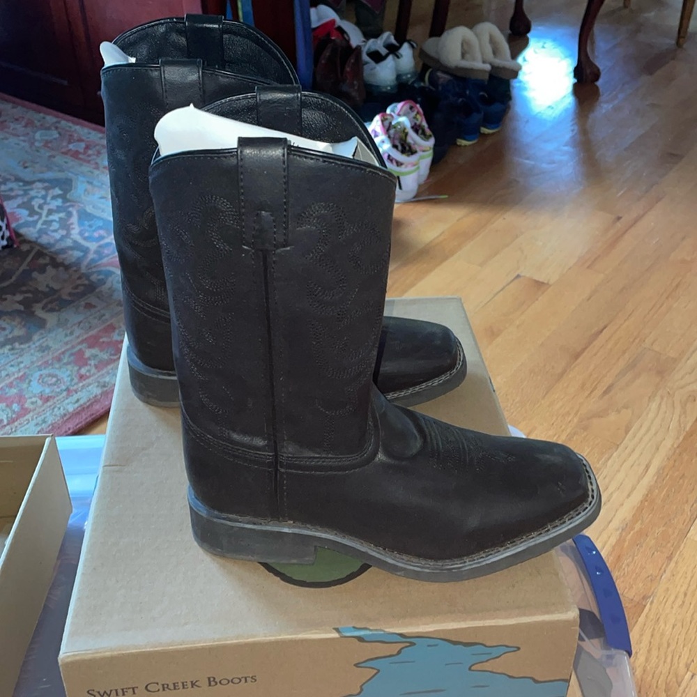 Like new boys cowboy boots